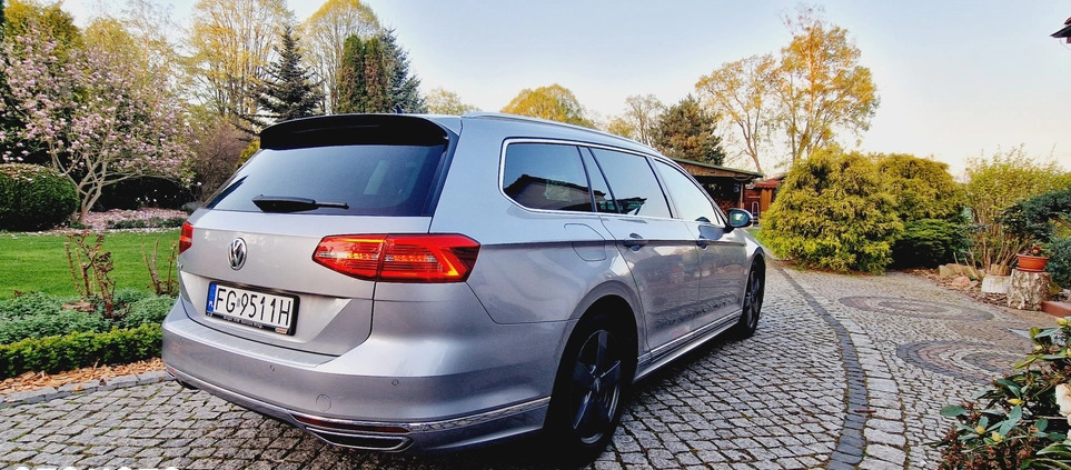 Volkswagen Passat cena 98000 przebieg: 186000, rok produkcji 2018 z Tychy małe 67